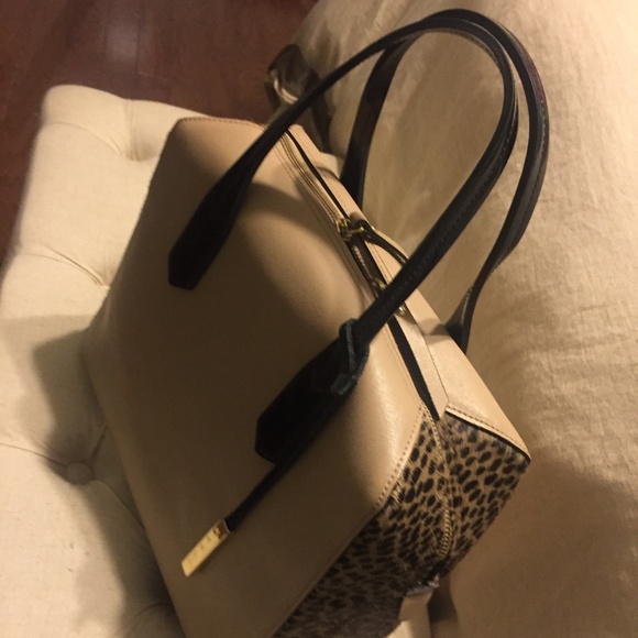 Innue Handbags - INNUE Italian Leather Handbag- Black & Leopard Fur